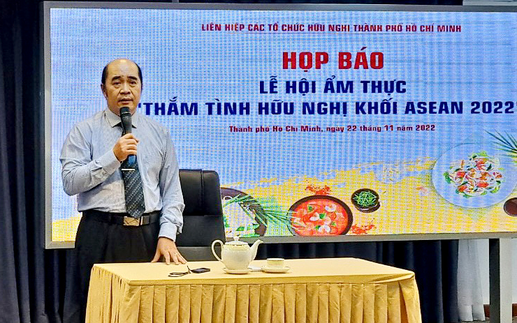 Ông Hồ Xuân Lâm, Phó Chủ tịch Liên hiệp các tổ chức hữu nghị TP. Hồ Chí Minh phát biểu tại buổi họp báo.